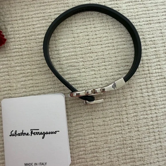 Salvatore Ferragamo Black leather bracelet with Silver Hardware - Picture 6 of 9